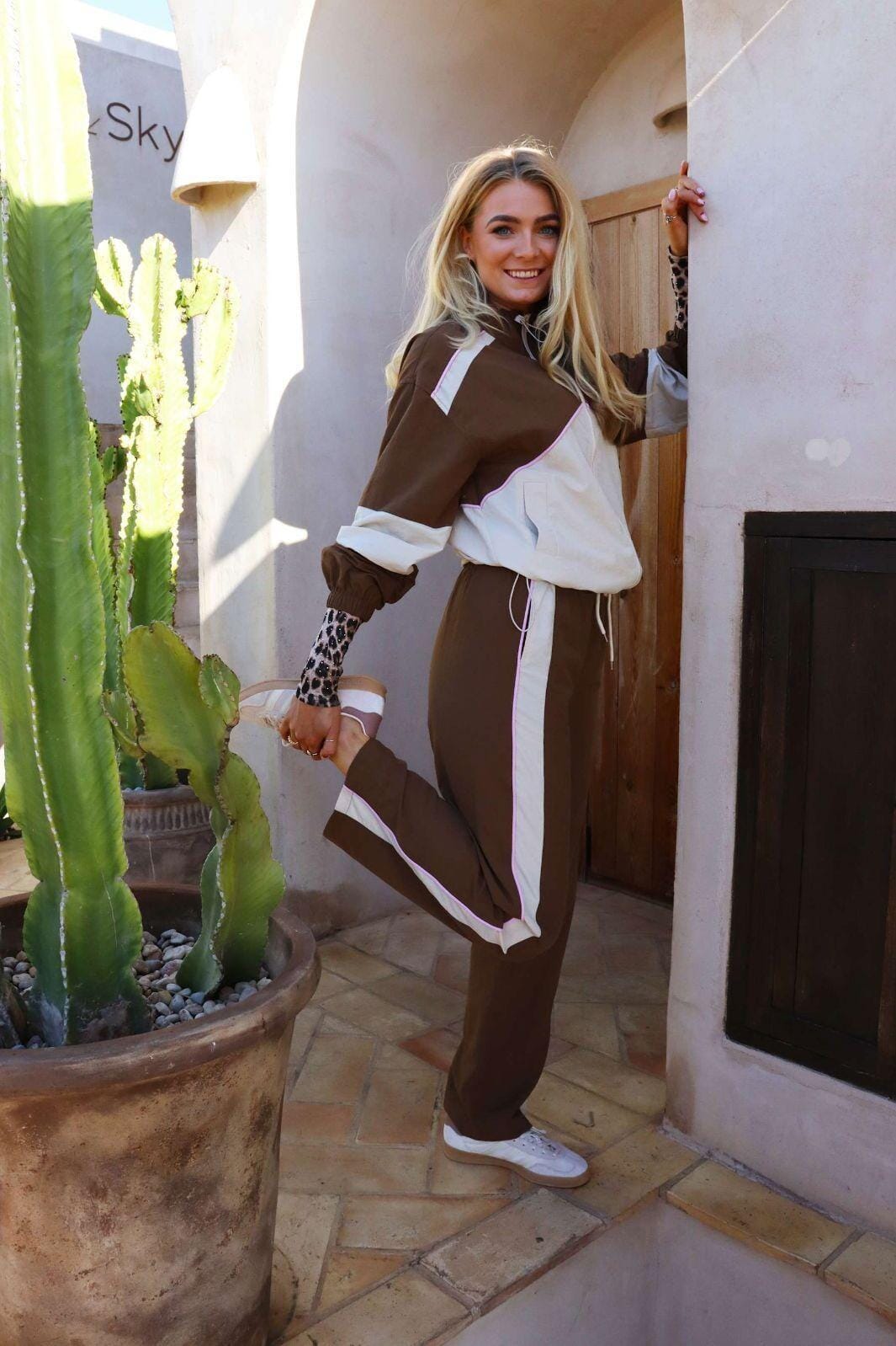 Liberte - Eva Wide Track Pant 22251 - Mocca Ivory Bukser 