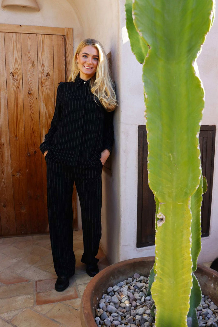 Liberte - Neo Ls Shirt 22255 - Black Pinstripe Skjorter 