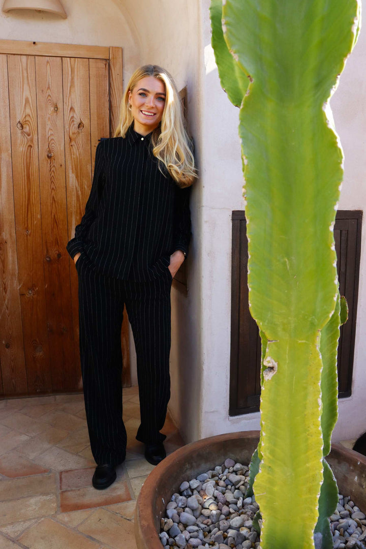 Liberte - Neo Pants 22199 - Black Pinstripe Bukser 