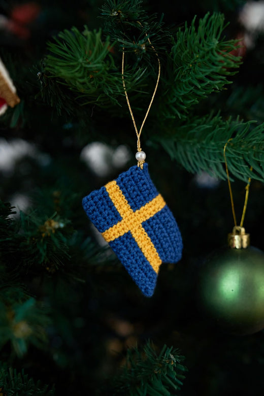Lille Arv - Svensk Flag Med Hvid Perle Smykker 