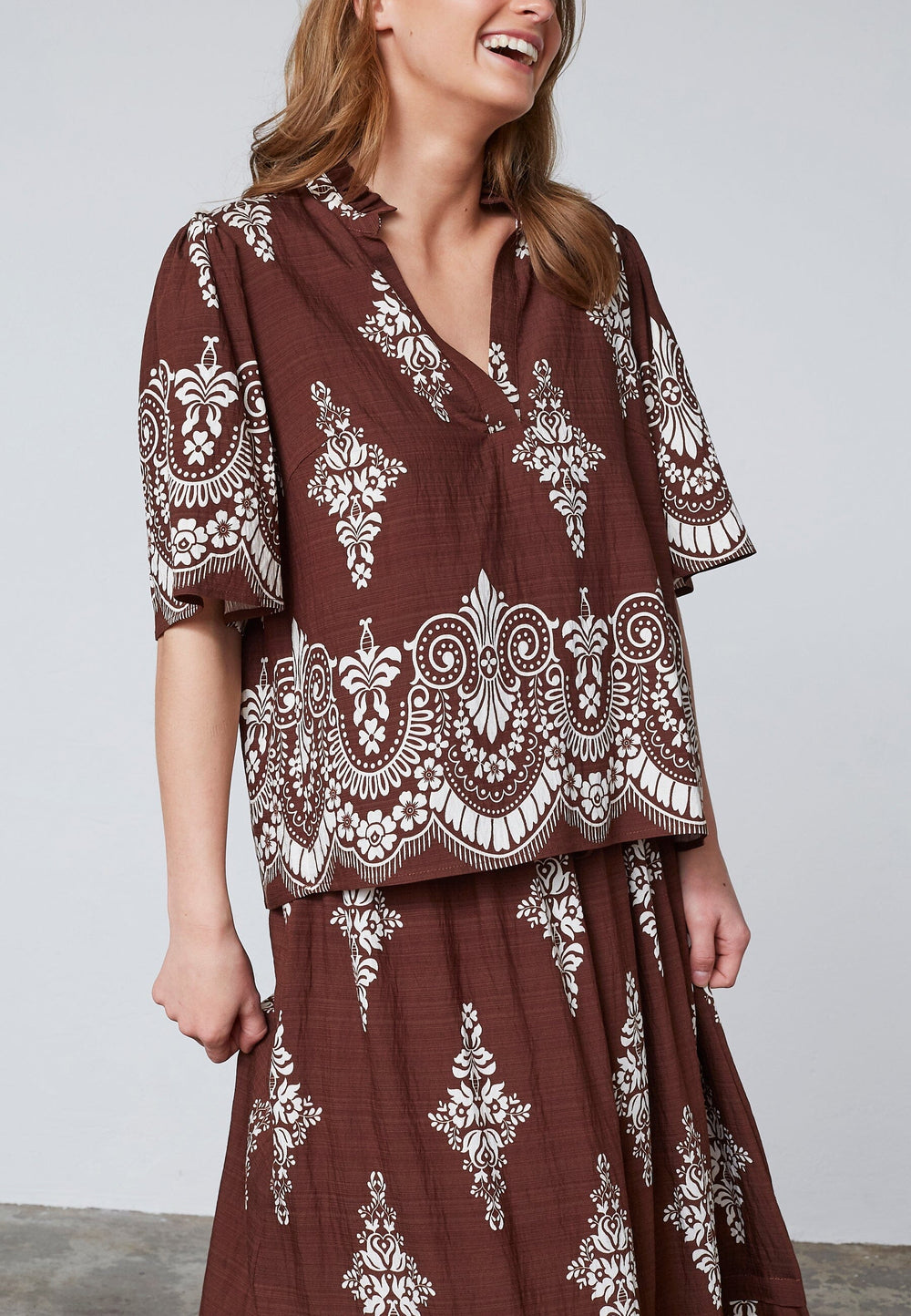 Love & Divine - Love1296-2 18910 - 800 - Brown/Paisley Toppe 