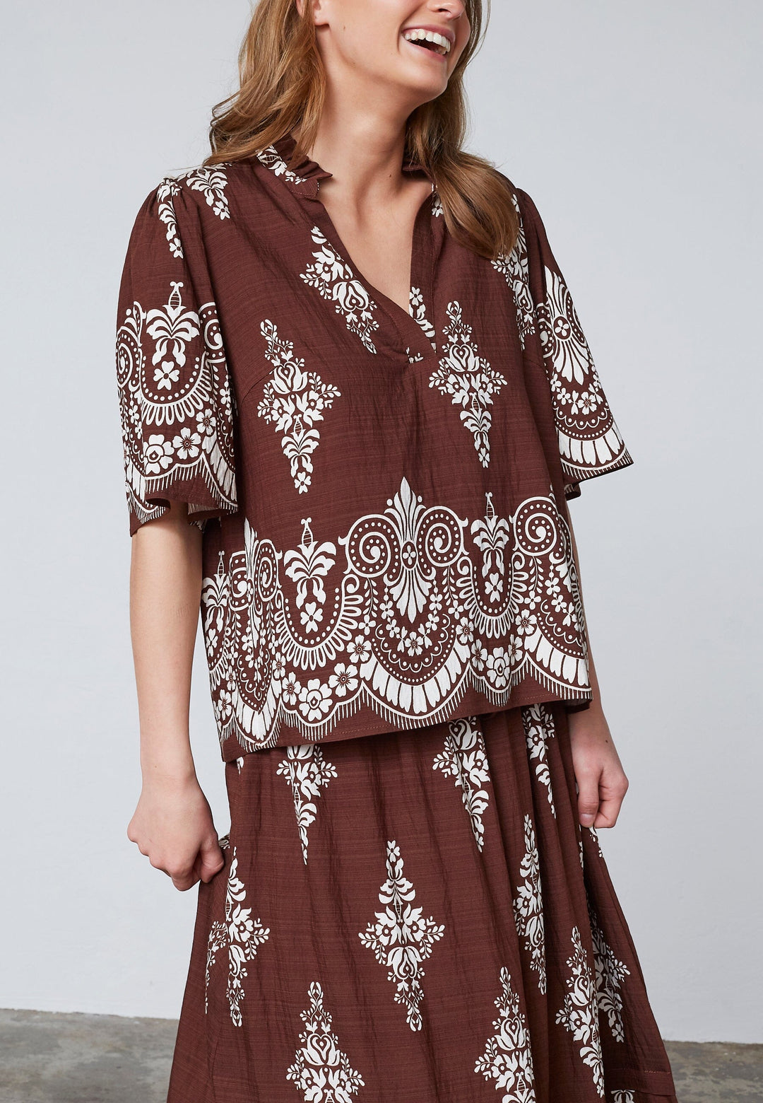 Love & Divine - Love1296-2 18910 - 800 - Brown/Paisley Toppe 