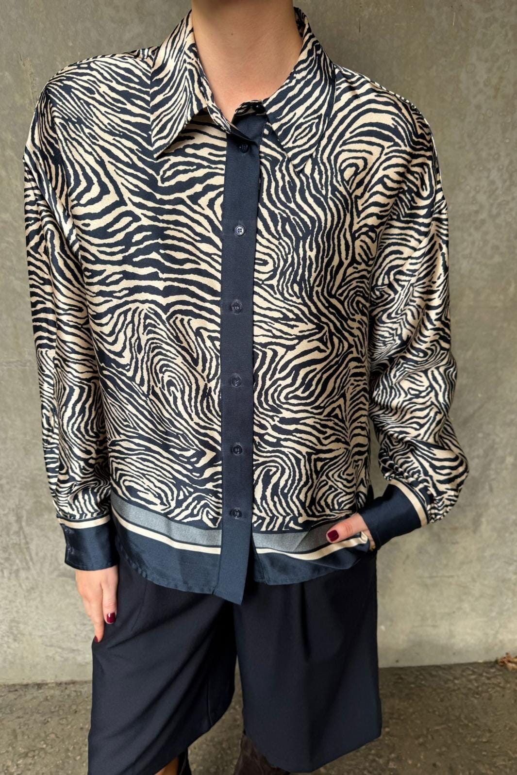 Love & Divine - Love1393-1 19479 - 441 - Navy Zebra Skjorter 