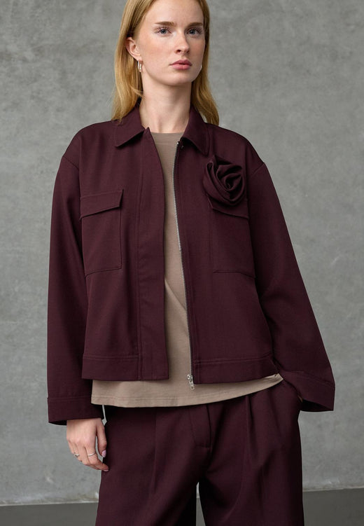Love & Divine - Love1471-1 20194 - 516 - D. Berry Jakker 