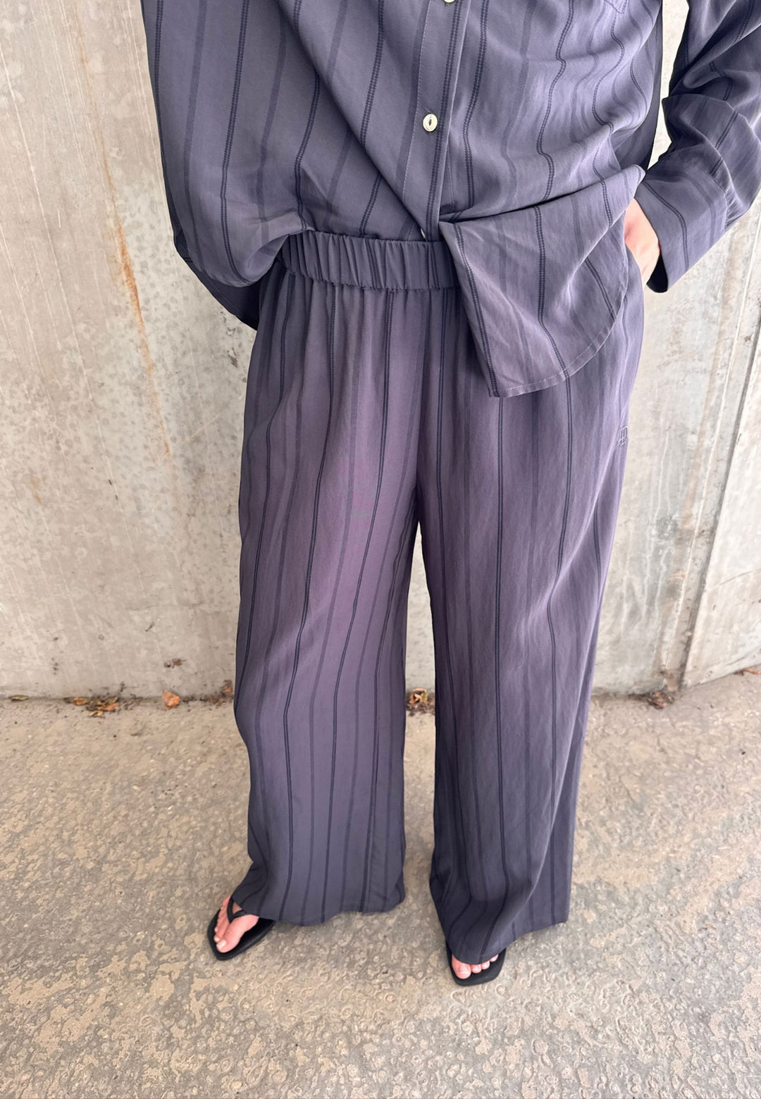 Love & Divine - Love1623 20224 - 053 - Grey Stripes Bukser 