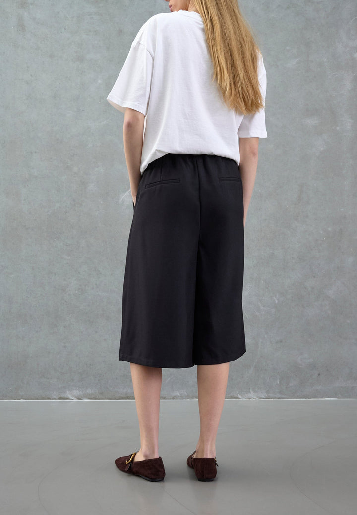 Love & Divine - Love1693 20518 - 000 - Black Shorts 