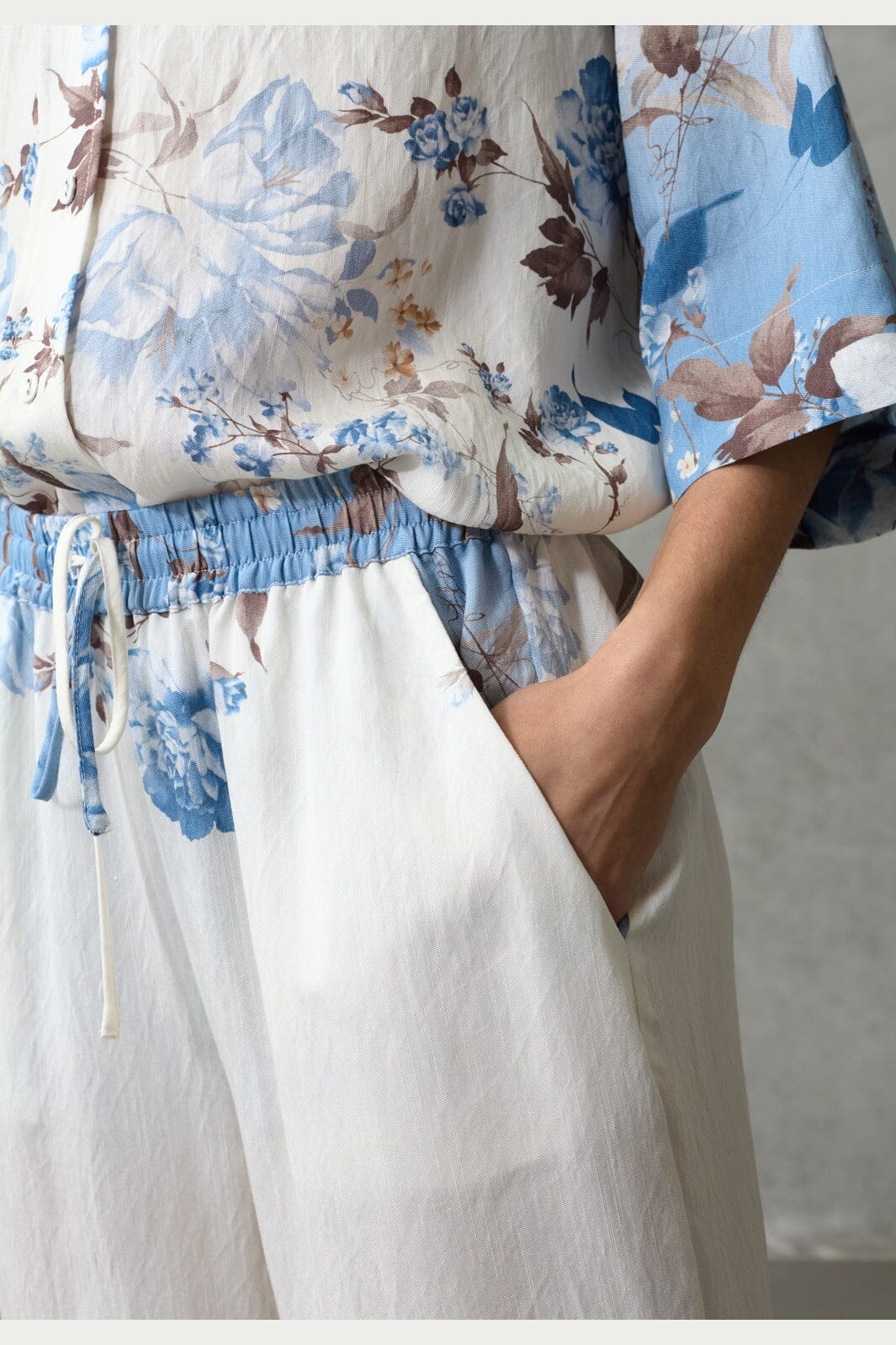 Love & Divine - Love207-44 19857 - 812 - Blue/Brown Flower