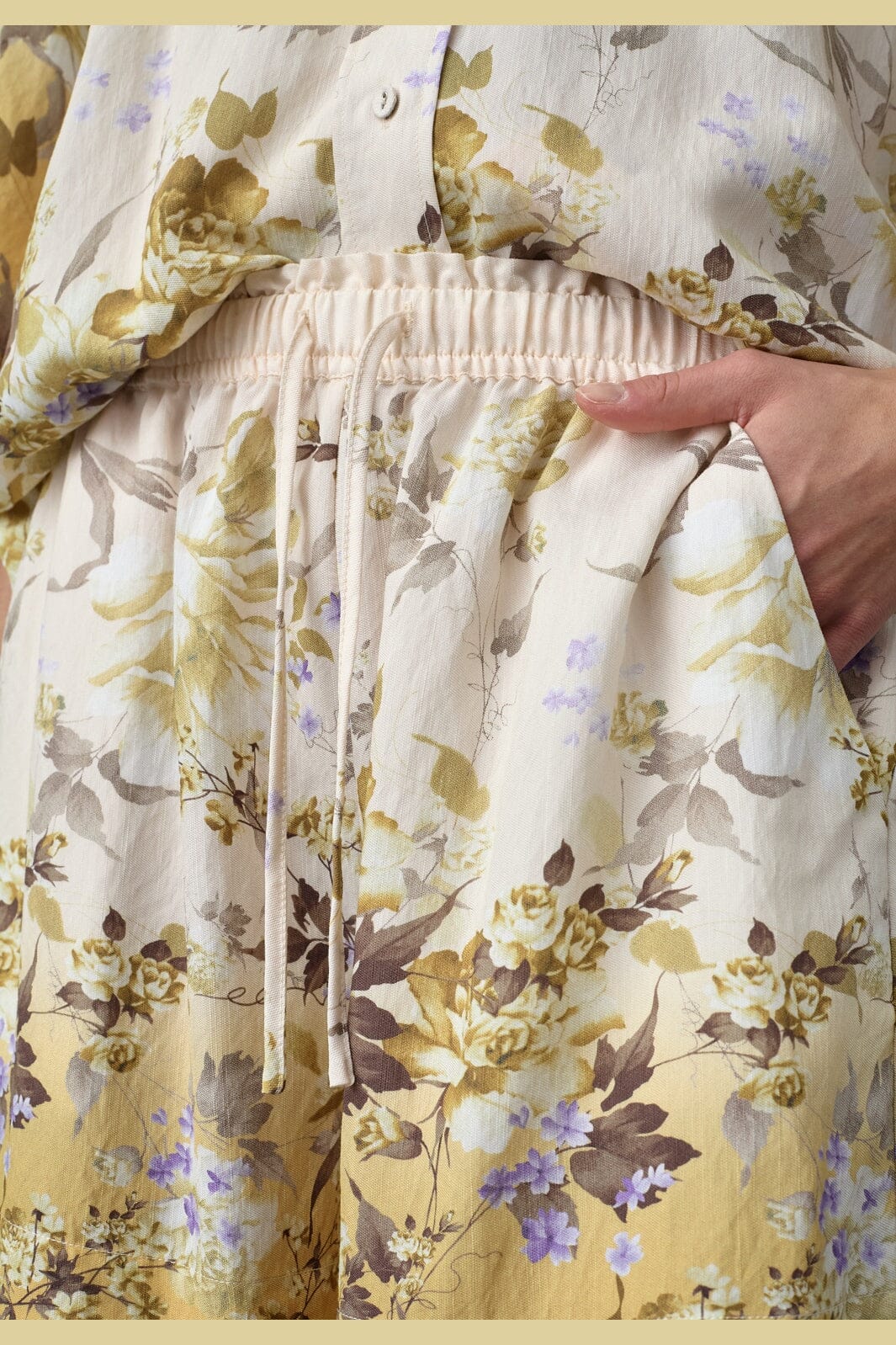 Love & Divine - Love970-13 19858 - 813 - Yellow/Brown Flower