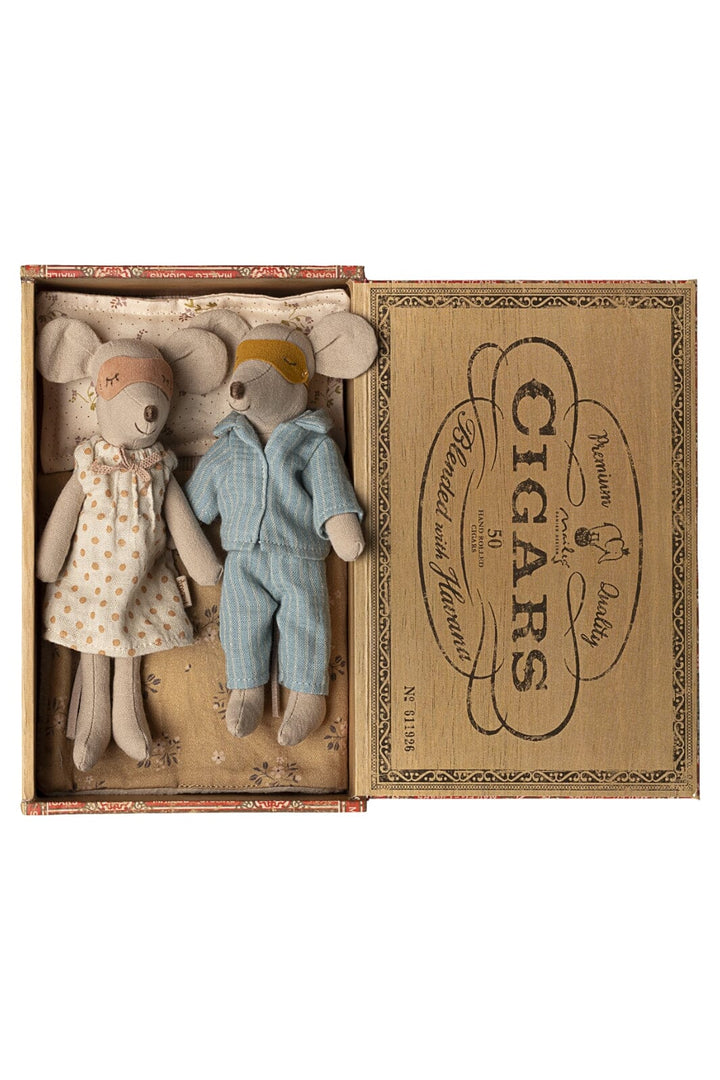 Maileg - Mor & Far Mus I Cigaræske - Mum/Dad Mouse Legetøj 