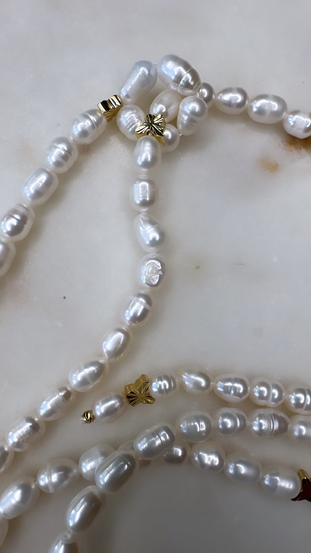 Mellow Moon - Long Pearl Necklace Butterflies - Forgyldt Halskæder 