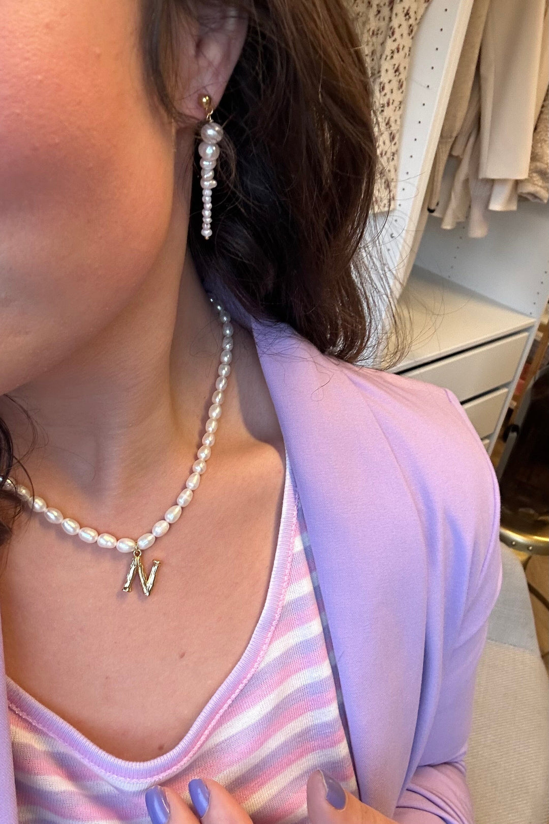 Mellow Moon - One Pearl Long Earring - Forgyldt Øreringe 