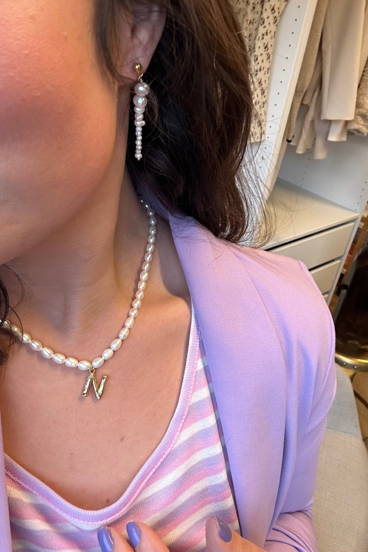 Mellow Moon - One Pearl Long Earring - Forgyldt Øreringe 