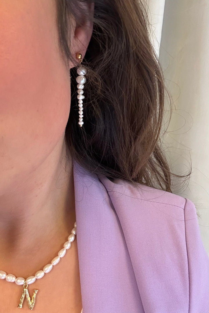 Mellow Moon - One Pearl Long Earring - Forgyldt Øreringe 