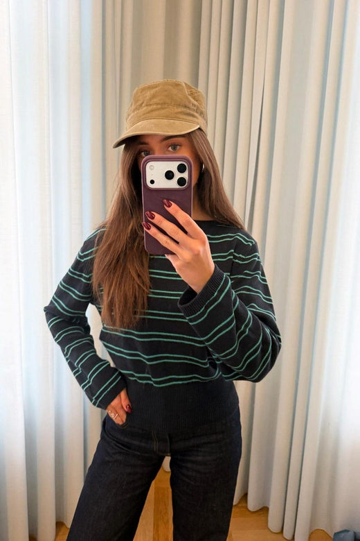 ModströM - Malvamd Boatneck 59966 - 12120 - Navy Aqua Stripe Strikbluser 