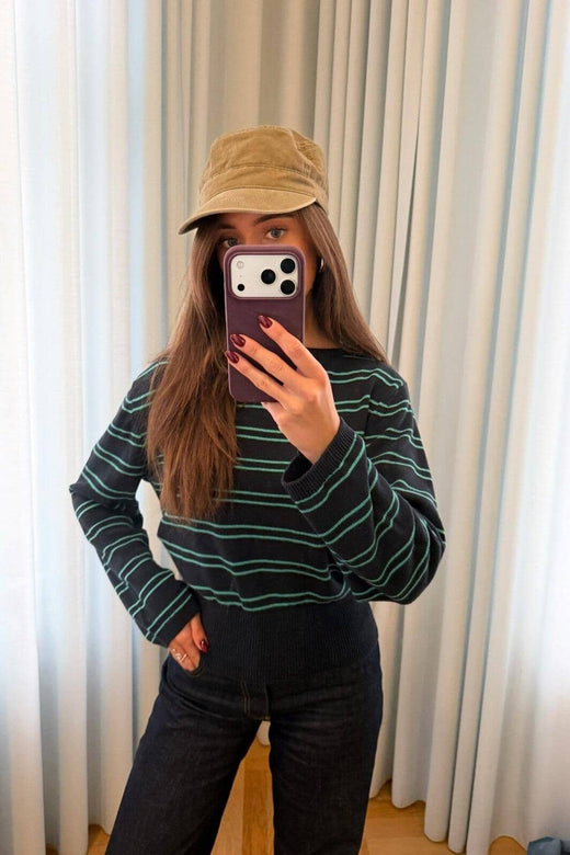 ModströM - Malvamd Boatneck 59966 - 12120 - Navy Aqua Stripe Strikbluser 