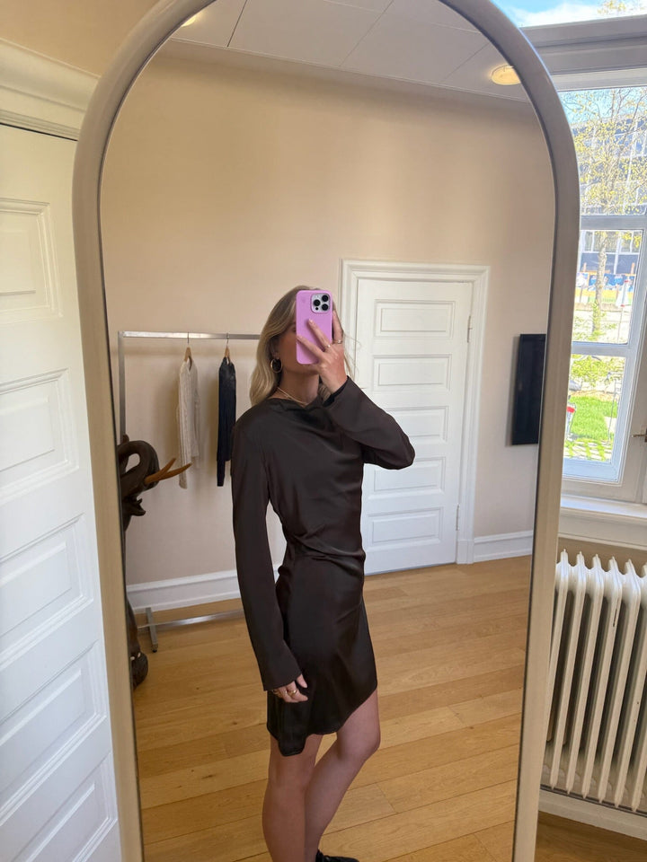 Modström - Tailormd Ls Short Dress 59089 - 5508 - Seal Brown Kjoler 