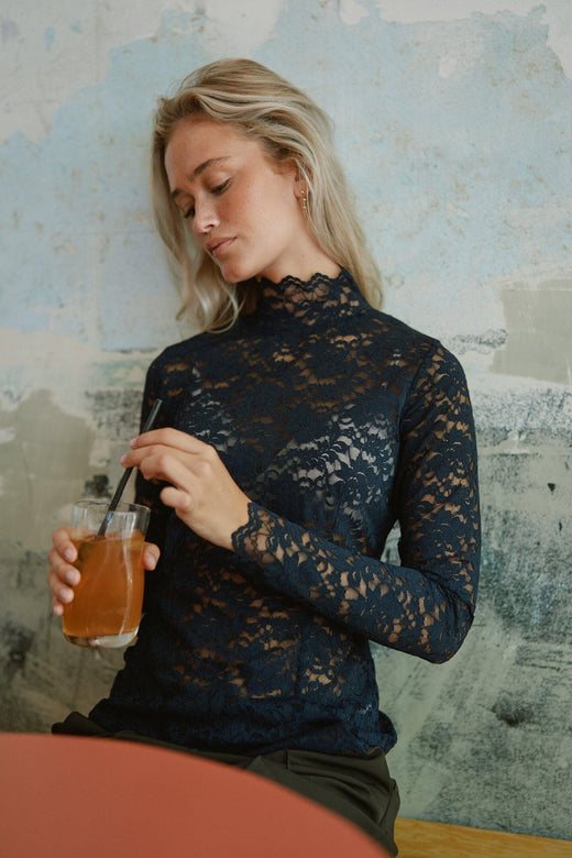 Neo Noir - Liza Laceflower Blouse - Navy Bluser 