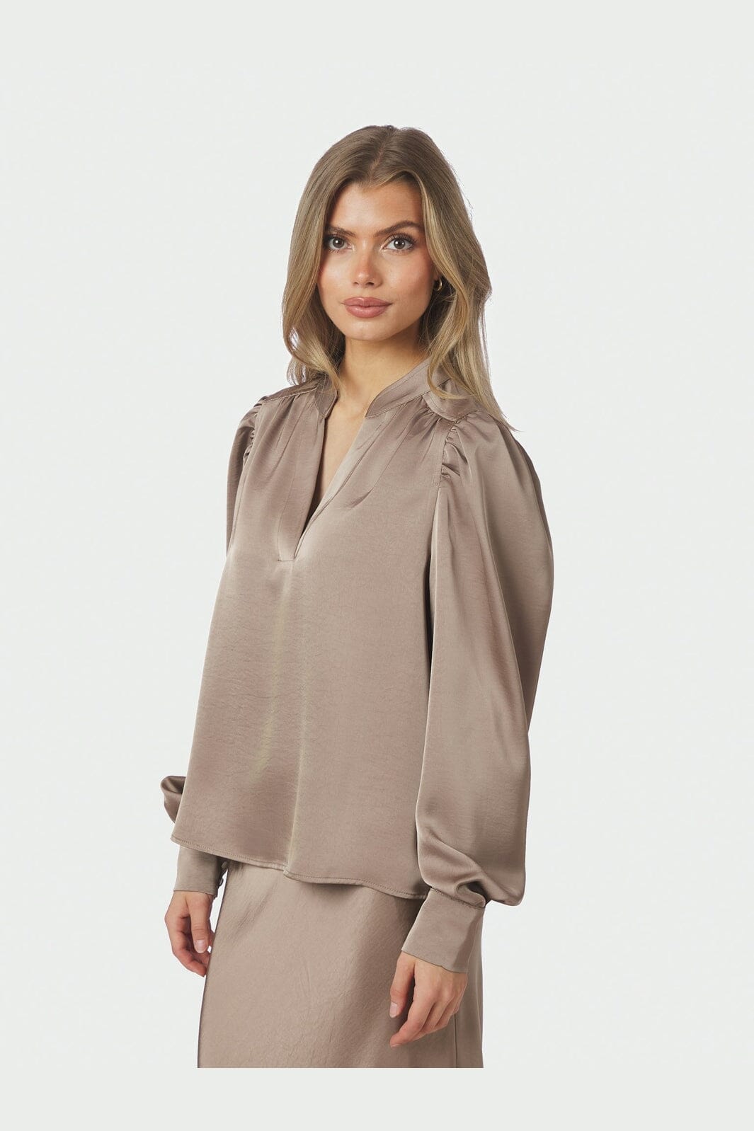 Neo Noir - Rosslyn Heavy Sateen Blouse 163769 - 811 - Dark Taupe