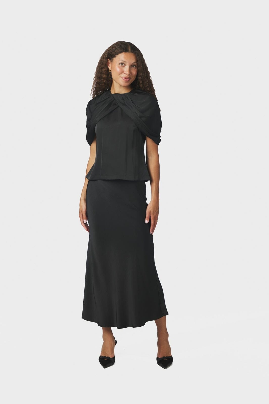 Neo Noir - Ulanda Drapy Satin Top 170740 - 100 - Black