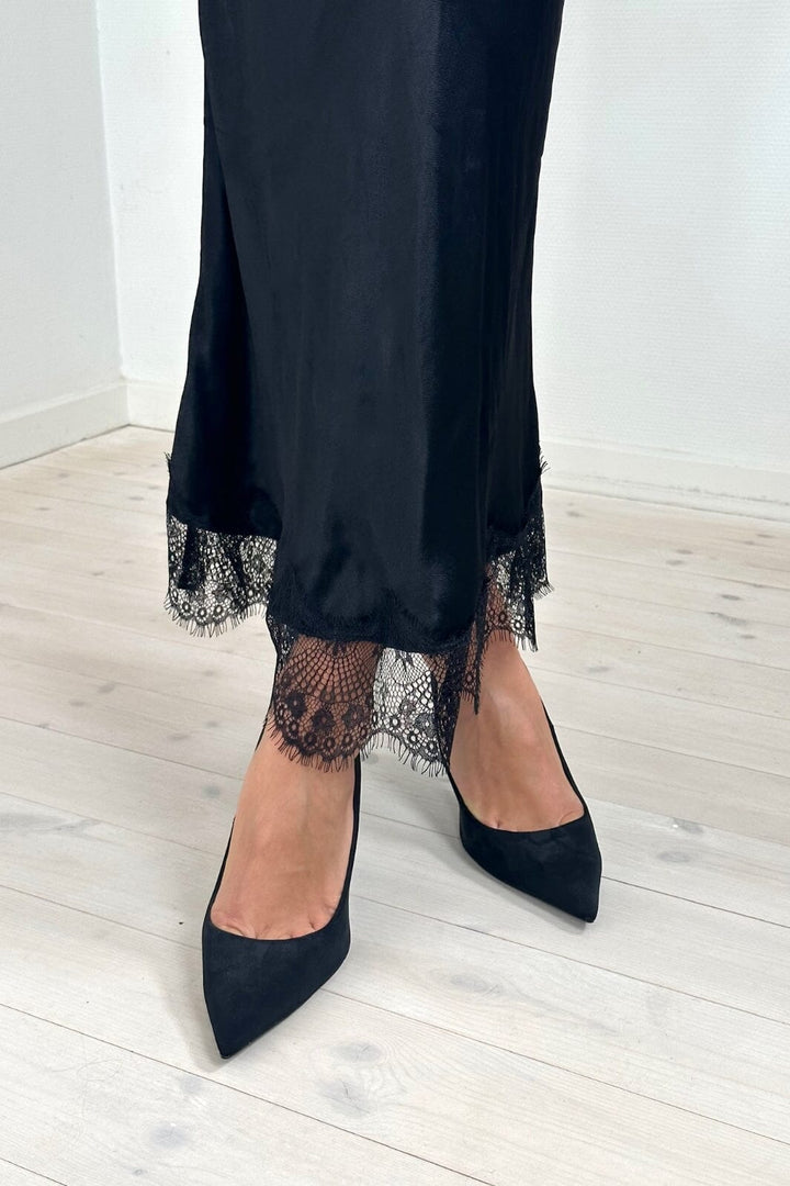 Neo Noir - Veroni Satin Lace Skirt - Black Nederdele 