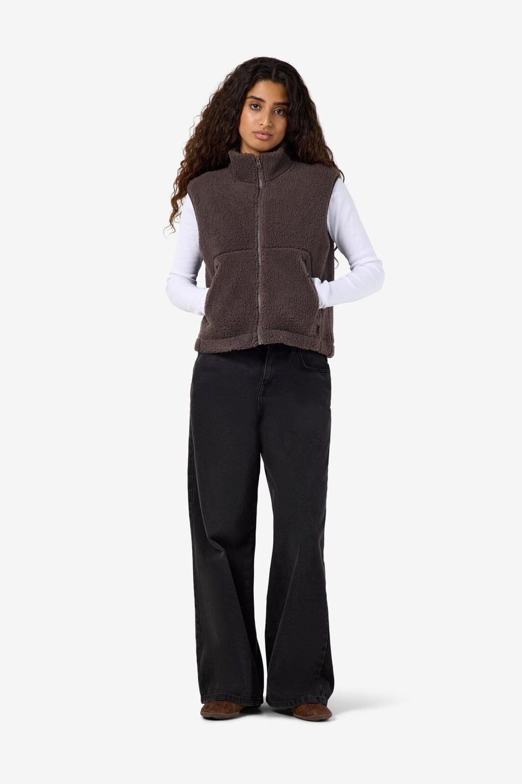 Noisy May - Nmmasey Short Teddy Vest - 5138440 Chocolate Brown