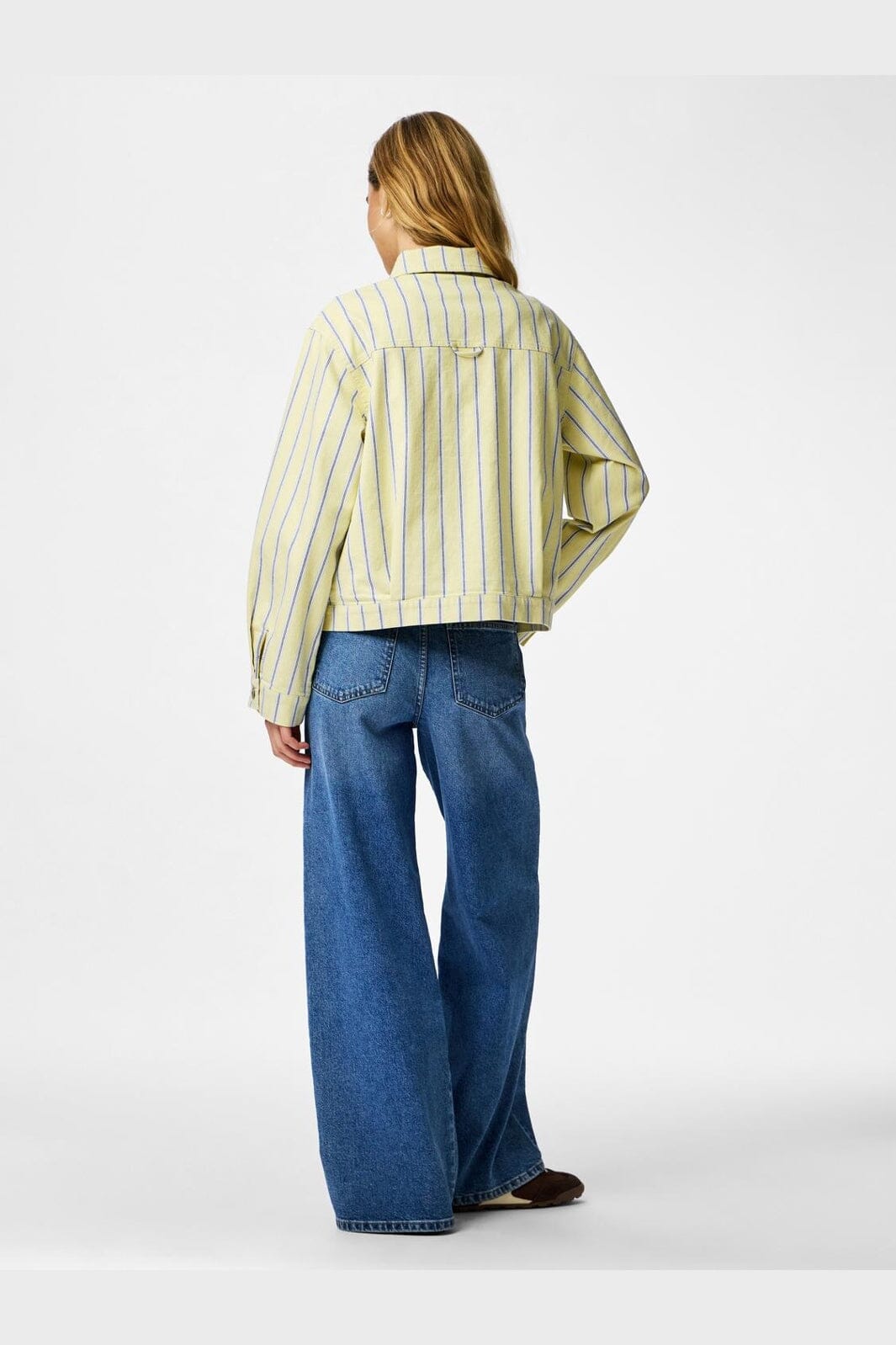 Pieces - Pcbillo Ls Denim Jacket - 4972494 French Vanilla Cloud Dancer&Beaucoup Blue&Oyster Mushrooms