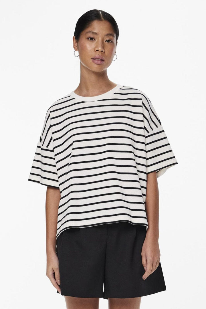 Pieces - Pcchilli Summer 2/4 Sweat Stripe - 4476191 Cloud Dancer Black Bluser 