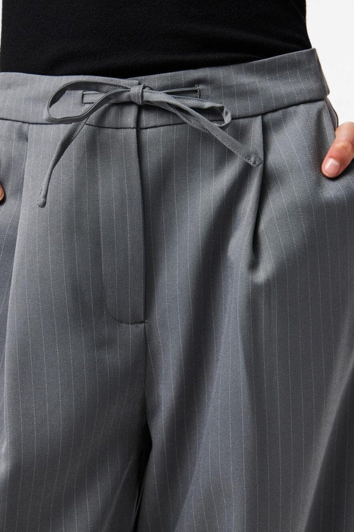Pieces - Pcfalka Pinstriped Tie Pants - 4983919 Grey Pinstripe