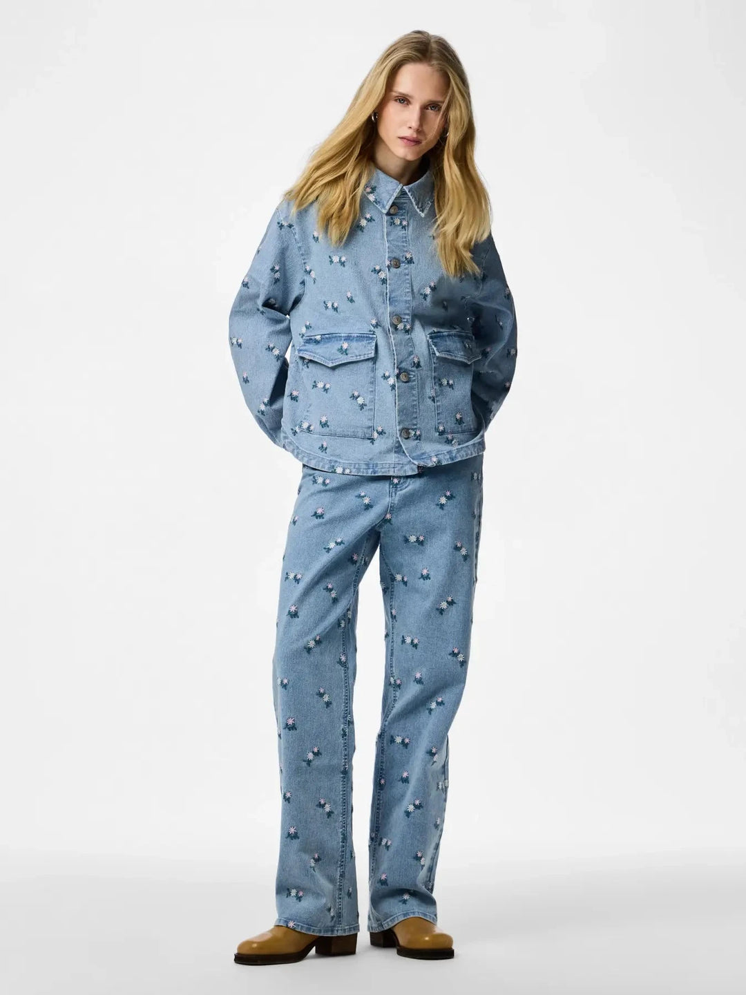 Pieces - Pcflora Straight Emb Jeans - 5068185 Light Blue Denim Pink Flower Embroidery Jeans 