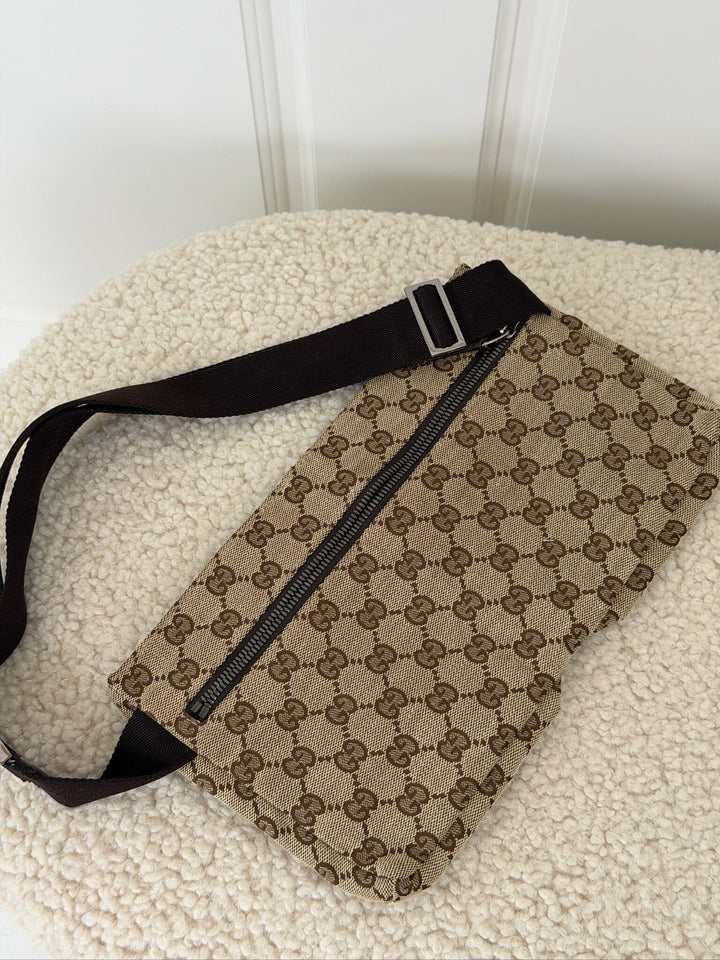 Preloved Vintageline x Molly&My - Gucci Bumbag – Vintage 1 - Logo Bæltetasker 