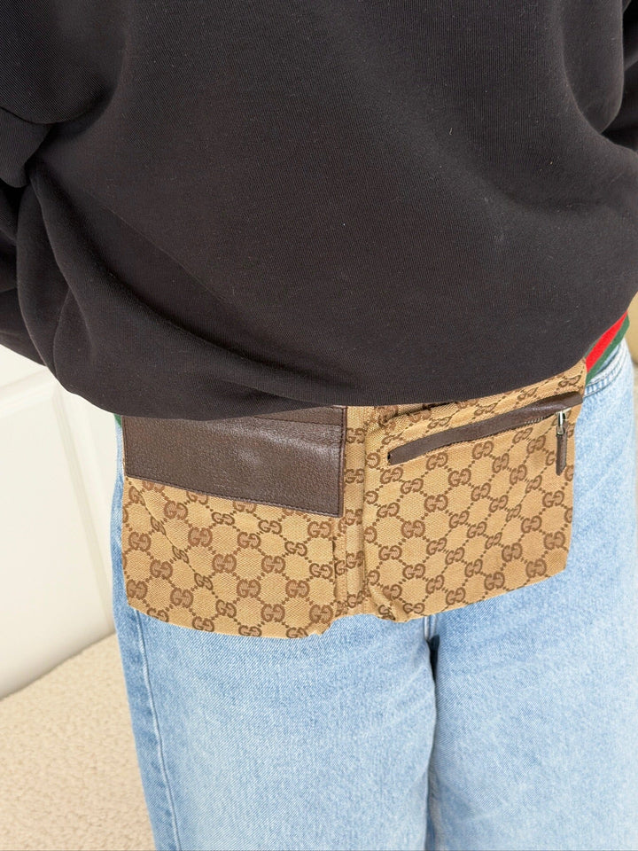 Preloved Vintageline x Molly&My - Gucci Bumbag – Vintage 2 - Logo Bæltetasker 