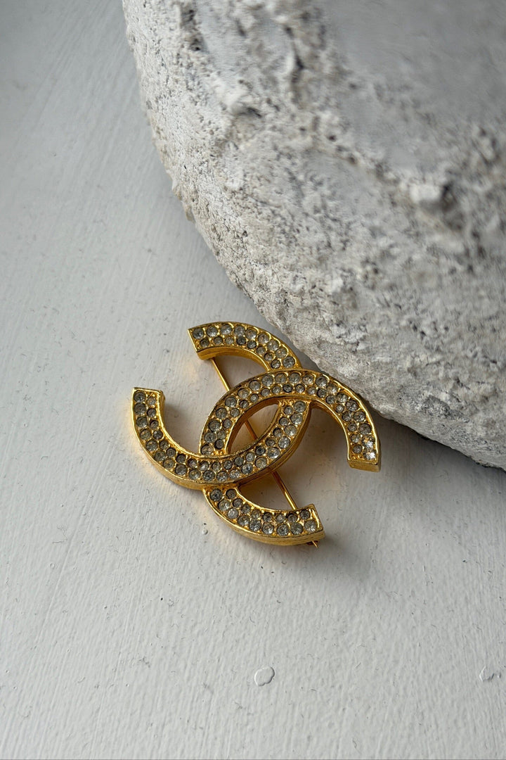 Preloved Vintageline x Molly&My - Vintage Chanel Broche – 24k Guldbelagt & Zirkoner - 24k Guldbelagt Metal Smykker 