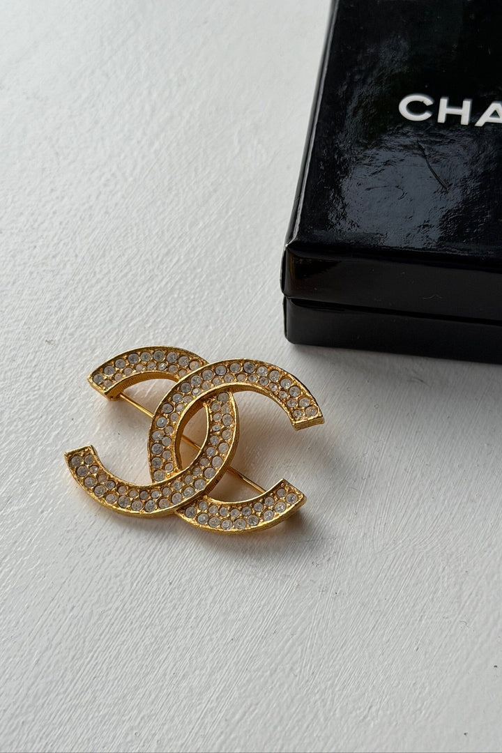 Preloved Vintageline x Molly&My - Vintage Chanel Broche – 24k Guldbelagt & Zirkoner - 24k Guldbelagt Metal Smykker 