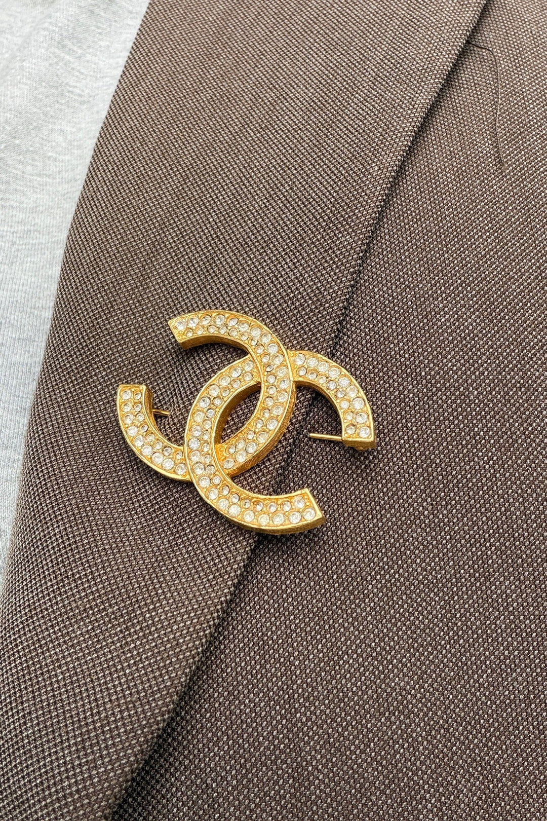 Preloved Vintageline x Molly&My - Vintage Chanel Broche – 24k Guldbelagt & Zirkoner - 24k Guldbelagt Metal Smykker 