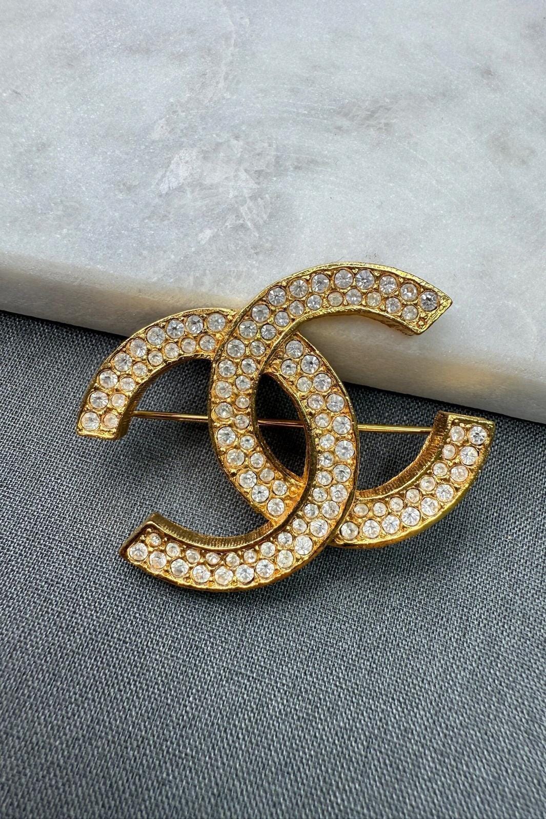 Preloved Vintageline x Molly&My - Vintage Chanel Broche - 24k Guldbelagt & Zirkoner 