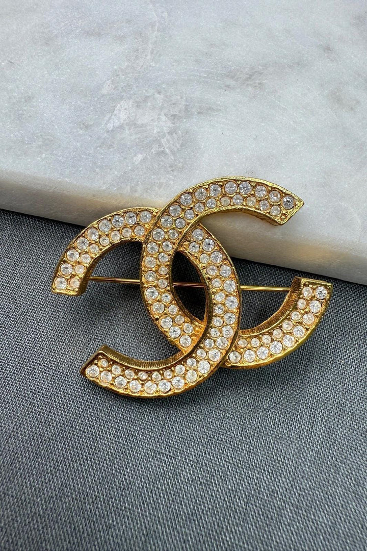 Preloved Vintageline x Molly&My - Vintage Chanel Broche - 24k Guldbelagt & Zirkoner 