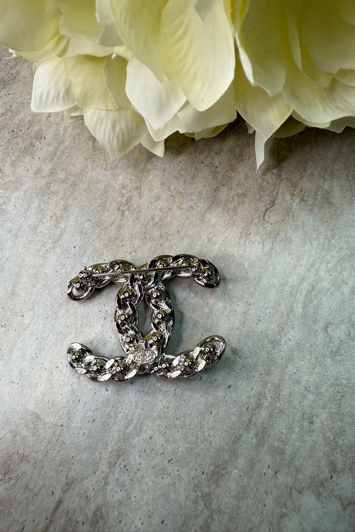 Preloved Vintageline x Molly&My - Vintage Chanel Broche - Sølvbelagt & Faux Perler 
