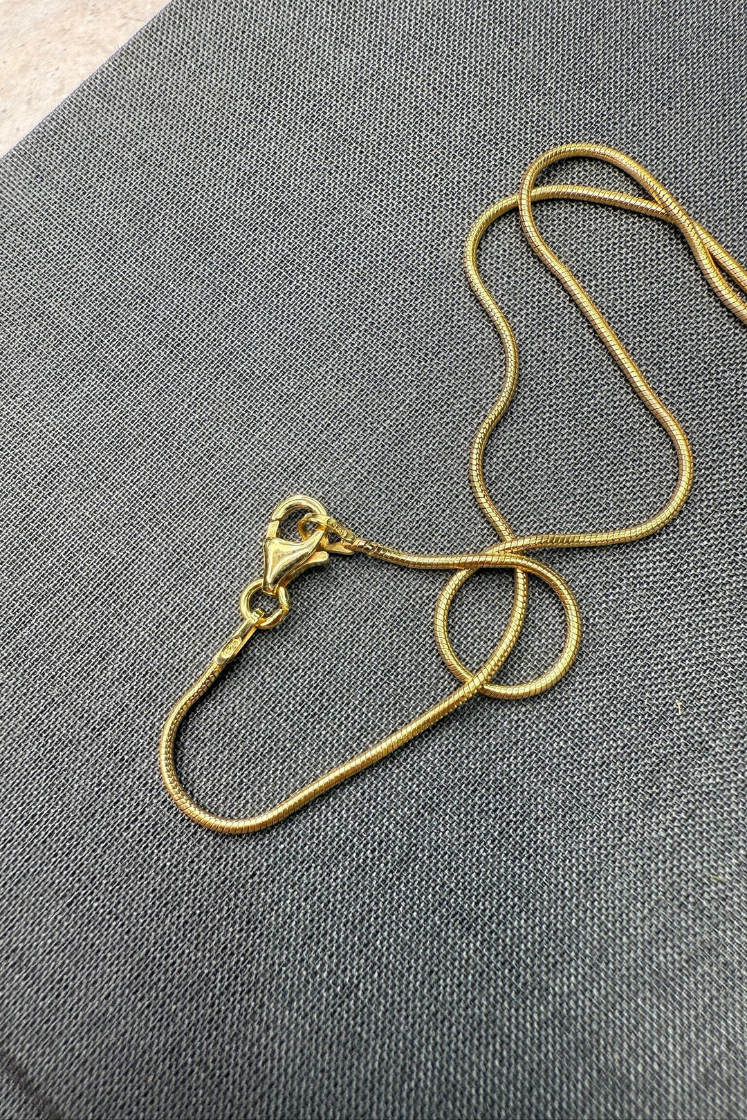 Preloved Vintageline x Molly&My - Vintage Chanel CC Vedhæng 1 - 24k Guldbelagt Metal 