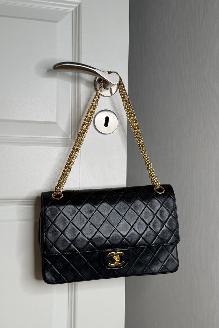 Preloved Vintageline x Molly&My - Vintage Chanel Classic Medium Item 1 - Black 