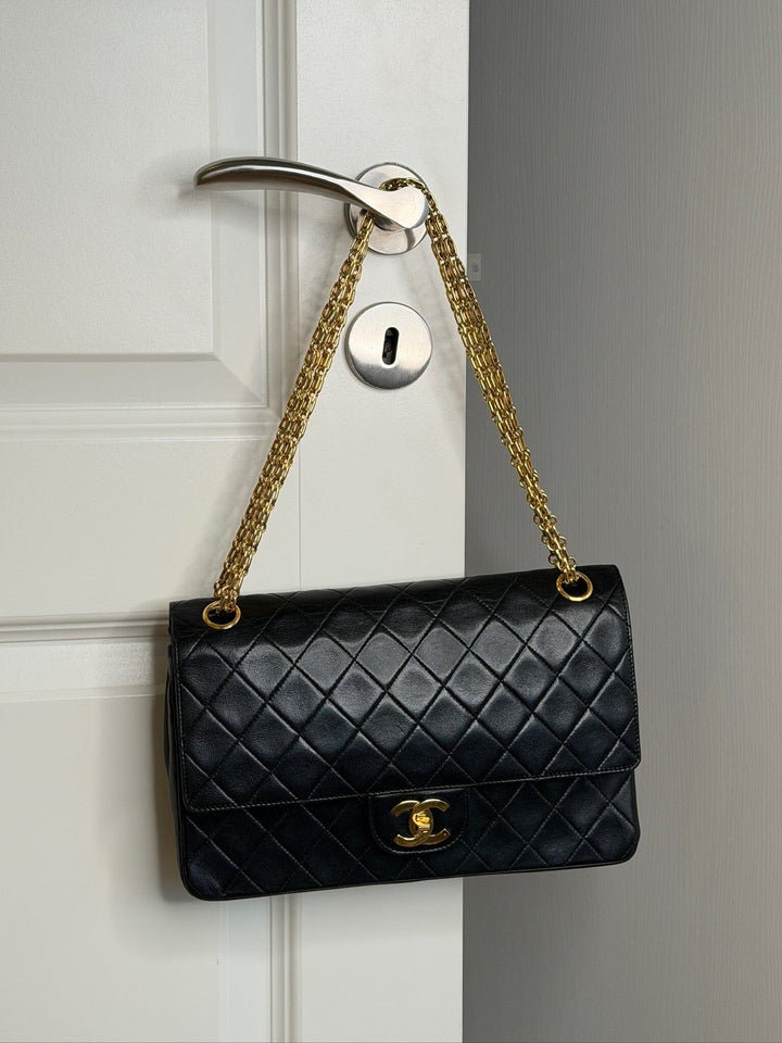 Preloved Vintageline x Molly&My - Vintage Chanel Classic Medium Item 1 - Black 