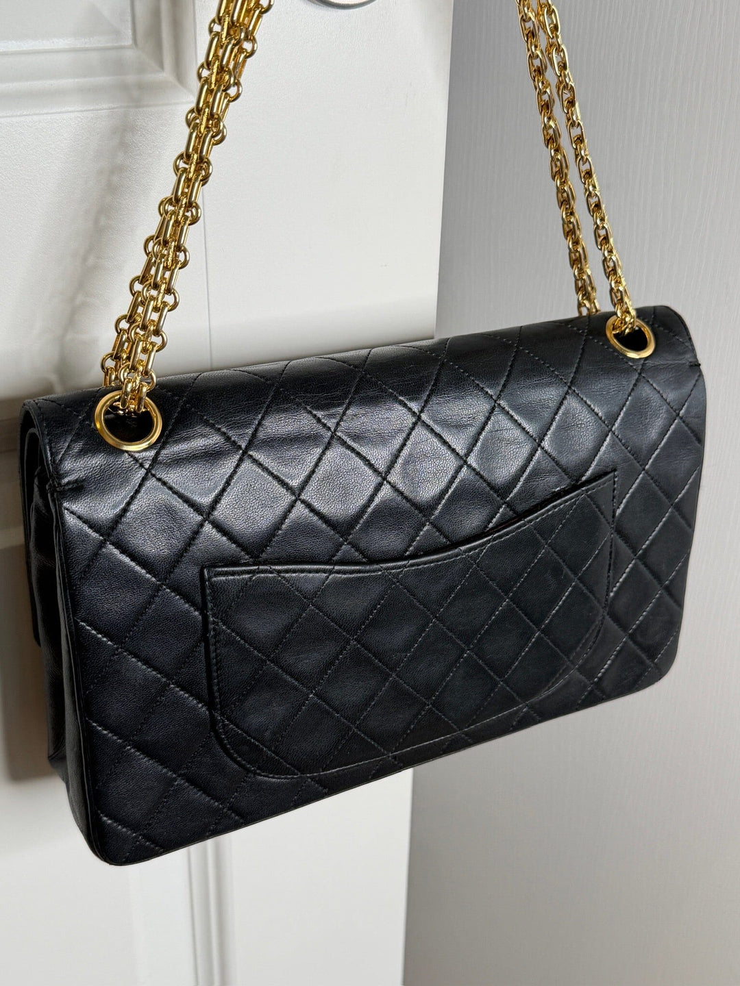 Preloved Vintageline x Molly&My - Vintage Chanel Classic Medium Item 1 - Black 