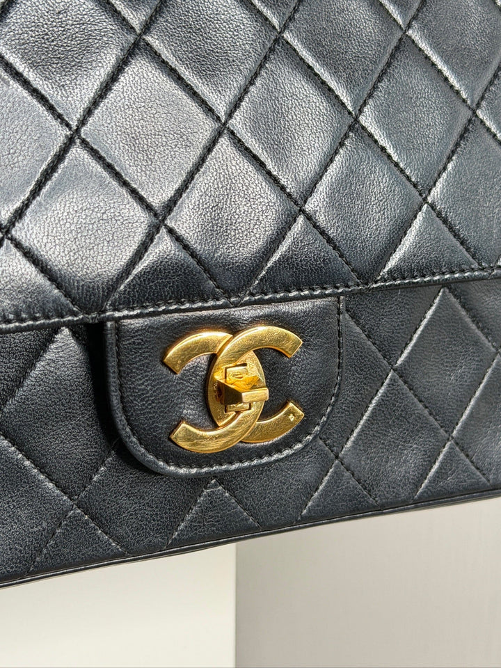 Preloved Vintageline x Molly&My - Vintage Chanel Classic Medium Item 1 - Black 