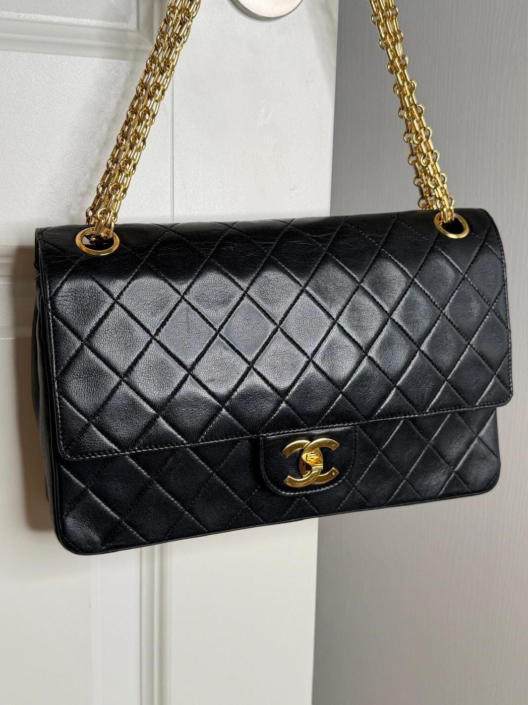 Preloved Vintageline x Molly&My - Vintage Chanel Classic Medium Item 1 - Black 