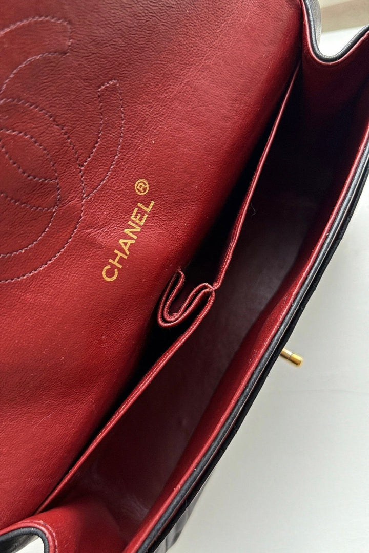 Preloved Vintageline x Molly&My - Vintage Chanel Classic Medium Item 2 - Black 