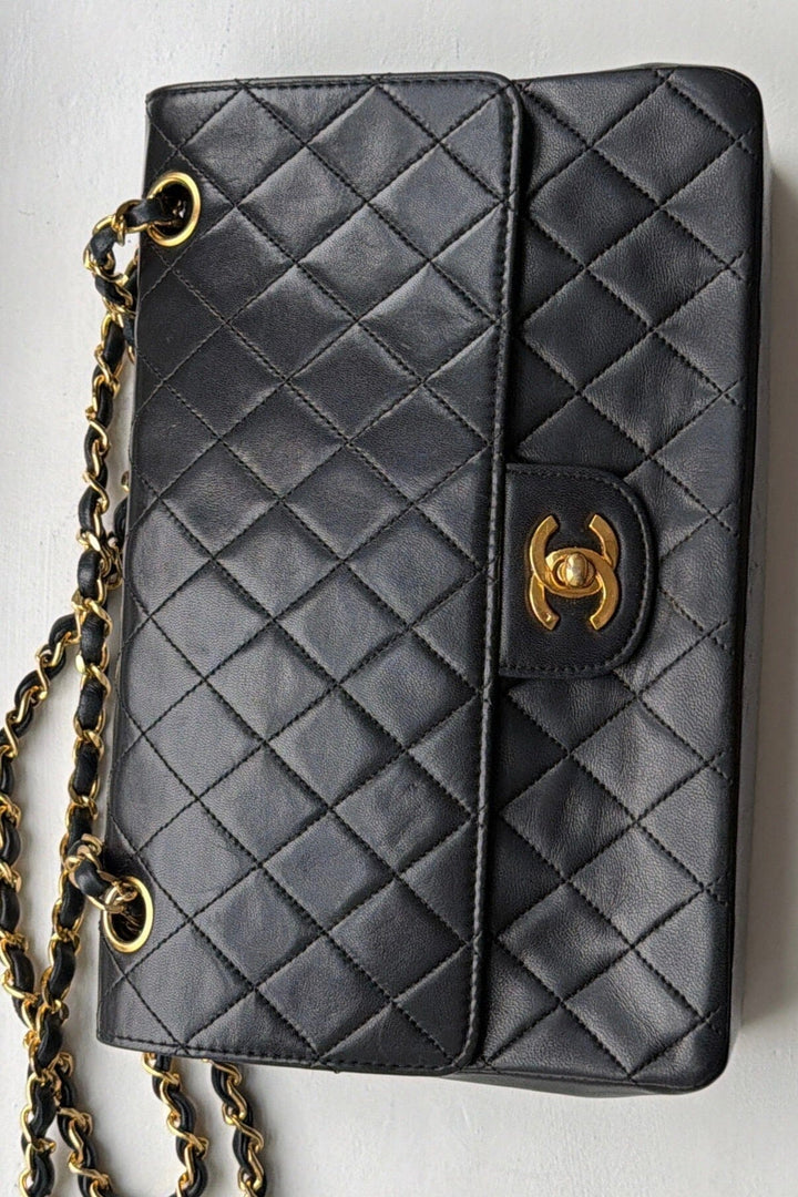 Preloved Vintageline x Molly&My - Vintage Chanel Classic Medium Item 2 - Black 