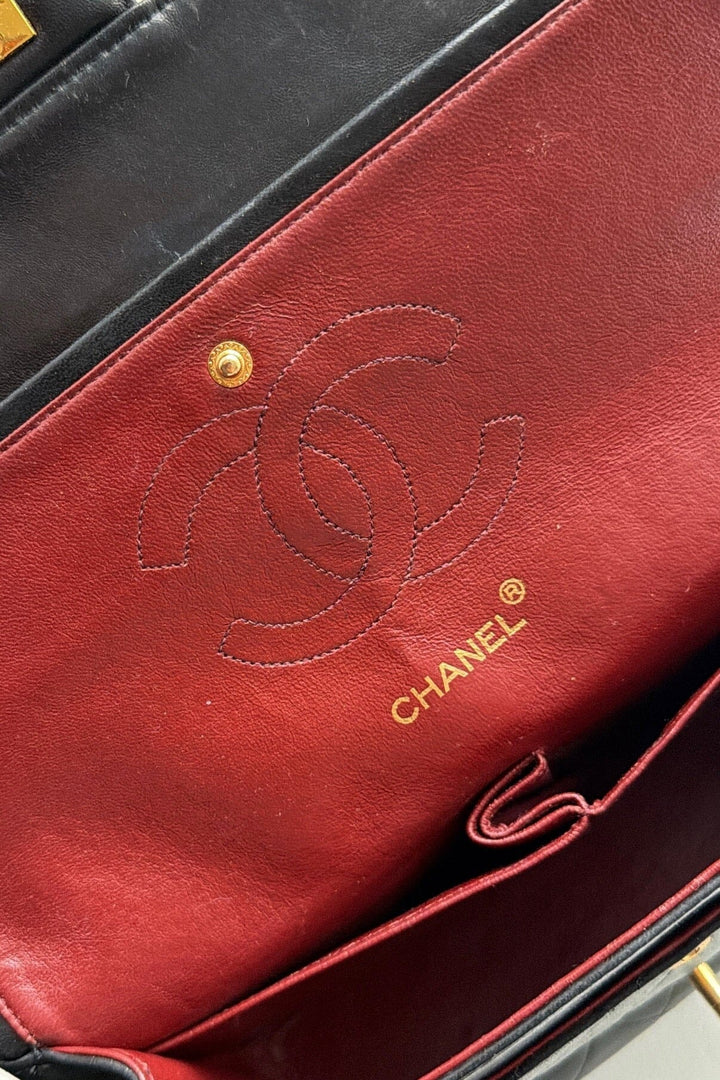 Preloved Vintageline x Molly&My - Vintage Chanel Classic Medium Item 2 - Black 