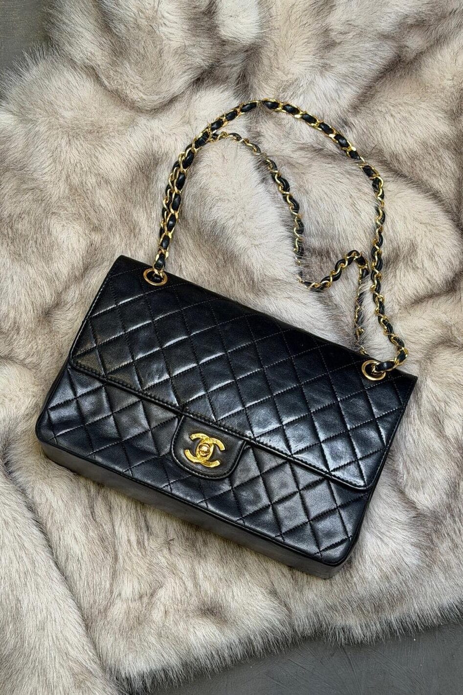 Preloved Vintageline x Molly&My - Vintage Chanel Classic Medium Item 2 - Black 