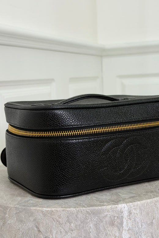 Preloved Vintageline x Molly&My - Vintage Chanel Kosmetiktaske – Sort Caviar & Guldhardware - Black Toilettasker 