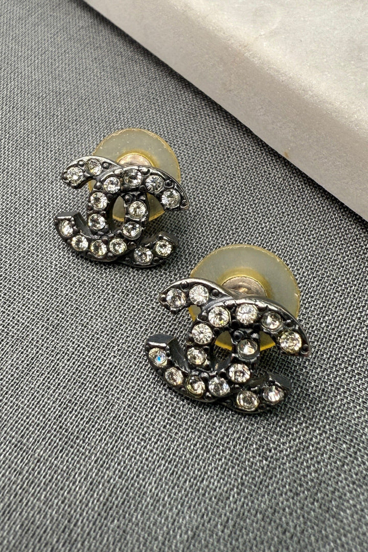 Preloved Vintageline x Molly&My - Vintage Chanel Ørestikkere - Oxideres Sølv & Zirkoner 