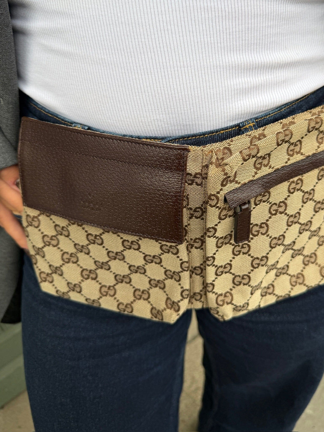 Preloved Vintageline x Molly&My - Vintage Gucci Bum Item 1 - Logo 